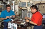 Astronauts on board of ISS enjoying their food (Credits: NASA).