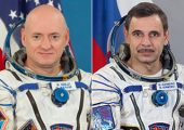 Veteran spacefarers Scott Kelly (NASA, left) and Mikhail Kornienko (Roscosmos, right) will make the first ever yearlong sojourn on ISS in 2015 (Credits: NASA).