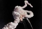 Plume accompanying Challenger's breakup (Credits: NASA).