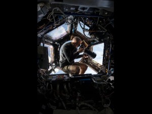 Chris Cassidy conducts Earth observations and photography in the space station’s multi-windowed cupola (Credits: NASA).