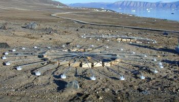 Infrasound arrays at an infrasound station at Qaanaaq, Greenland, part of the Nuclear Test Ban Treaty monitoring system (Credits: CTBT).