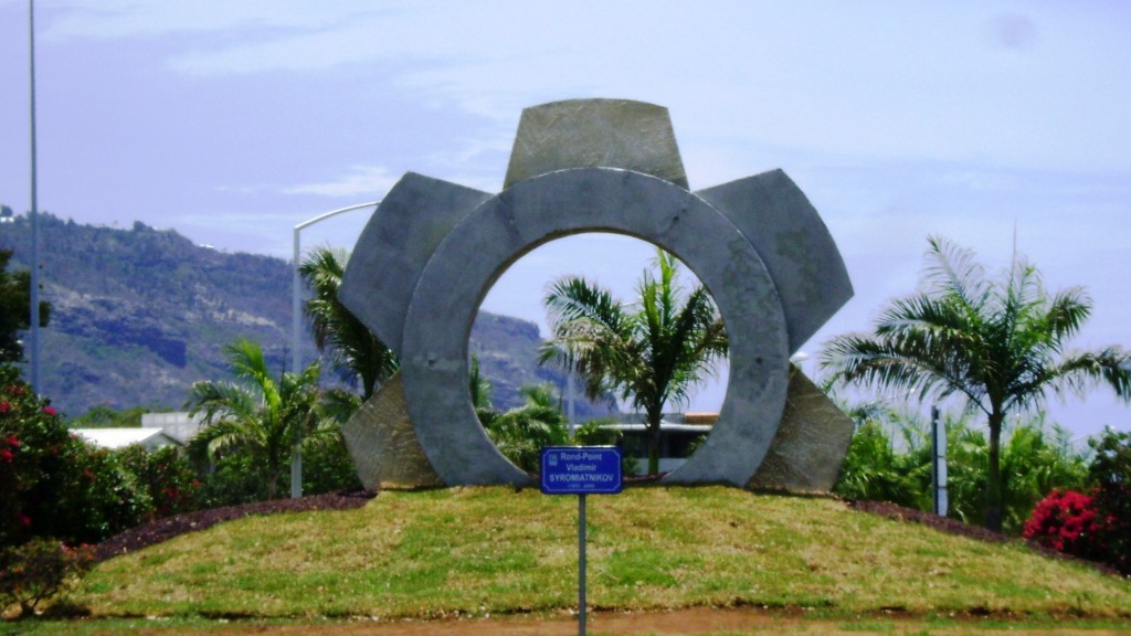Le Porte des Mondes memorial honors Vladimir Syromiatnikov on Reunion Island (Credits: Anton Syromiatnikov).