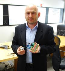 NanoSatisfi's CEO Peter Platzer demos a model of ArduSat (Credits: NanoSatisfi).