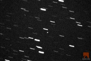 Asteroid 2013 ET oberved with Slooh Space Camera telescope in Tenerife, Canary Islands (Credits: Slooth Space Camera).