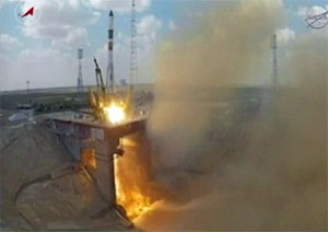Soyuz-U carrying the Progress M-19M liftsoff from Baikonour (Credits: NASA TV).