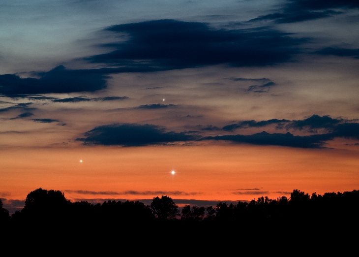 Photograph of hte triple conjunction of Venus, Jupiter, and Mercury on May 26 outside Szubin, Poland (Credits: Marek Nikodem/Spaceweather.com).