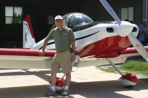 Paul Dye knows a thing or two about flight safety. The former Space Shuttle Flight Director now flies a two-seater he built himself (Credits: Paul Dye).