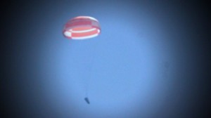 The full-scale IXV is slowed down by the parachute deployment after being released from an altitude of 3000 m by a helicopter (Credits: ESA).