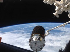 The HTV-4 “Kounotori” (“White Stork”) cargo craft is captured by the station’s Canadarm2 on 9 August (Credits: NASA).