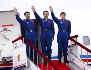 Chinese taikonauts Zhai Zhigang (center), Liu Boming (right) and Jing Haipeng return from their Shenzhou-7 mission in which China's first EVA was conducted (Credits: China.org.cn).