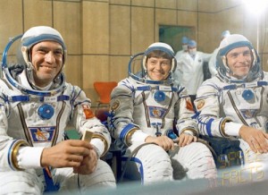 Aleksandr Serebrov (right), with Leonid Popov and Svetlana Savitskaya, ahead of their Soyuz T-7 mission in August 1982 (Credits: Joachim Becker/SpaceFacts.de).