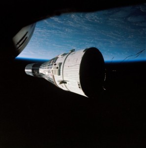 Backdropped by the grandeur of Earth, Gemini VII drifts serenely in the inky darkness (Credits: NASA).