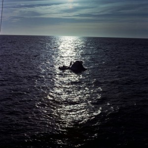 In the beautifully calm waters of the Pacific, the command module of the final Skylab crew bobs gently after 84 days in space. (Credits: Joachim Becker/SpaceFacts.de).