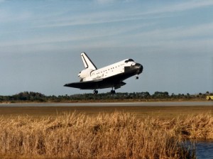 Discovery touches down at the Kennedy Space Center on 27 January 1985, following the shortest operational flight in the shuttle’s 30-year history (Credits: NASA).