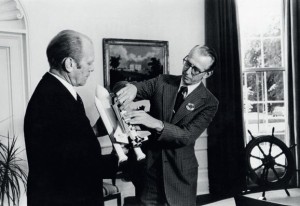 NASA Administrator James C. Fletcher shows  the projected Space Shuttle to President Gerald R. Ford in 1976 (Credits: US National Archives).