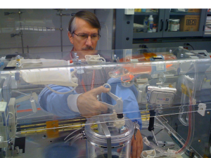 George Pantalos demonstrates the Aqueous Immersion Surgical System (Credits: UofL).