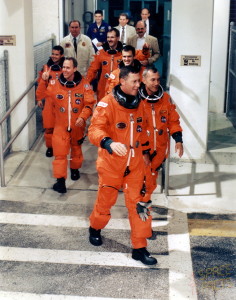 The STS-68 crew departs the Operations and Checkout Building, bound for the launch pad (Credits: Spacefacts/Joachim Becker).