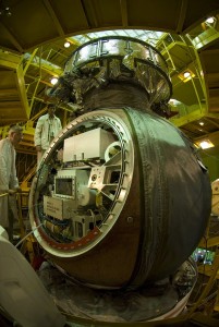 Preparation of a Foton-M3 spacecraft at Baikonur Cosmodrome. The capsule spends 12 days orbiting the Earth, exposing the experiments to microgravity before re-entering the atmosphere and landing in the border zone between Russia and Kazakhstan. -  Copyright ESA - S.Corvaja