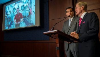 Senators Introduce U.S. Commercial Space Launch Competitiveness Act. rdits: astrowatch.net