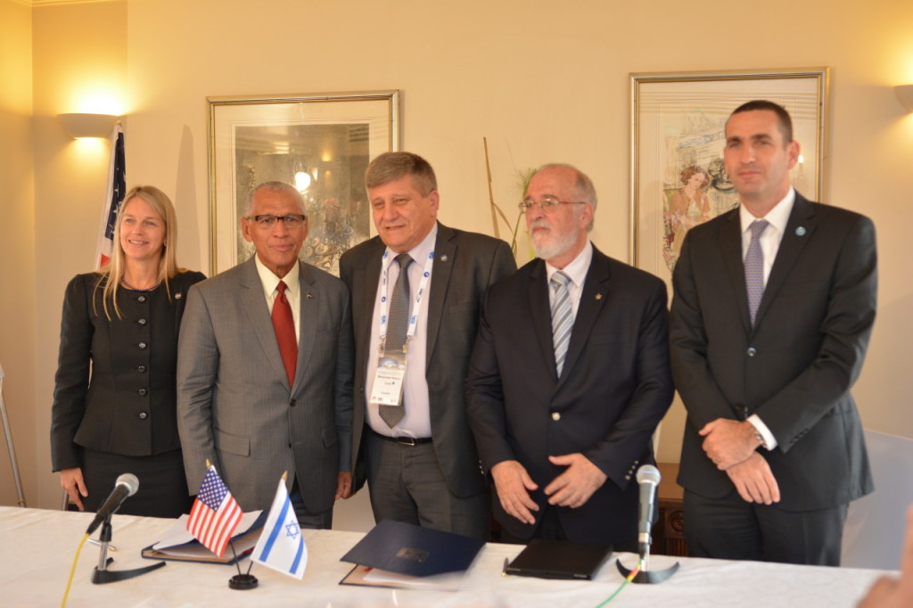 NASA Administrator Charles Bolden and Israel Space Agency Director General Menachem Kidron signed a cooperation agreement in Jerusalem. Credit: Yair Zrika.